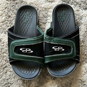Boombah slides black and green men’s size 7 Velcro flip flops